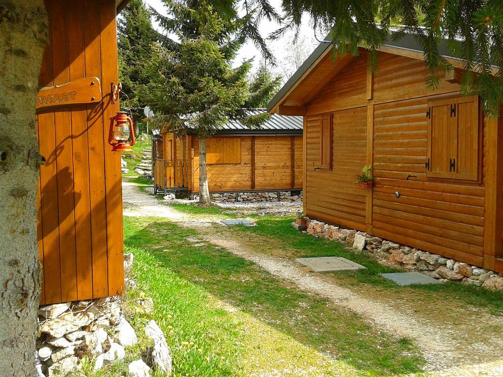 Campeggio Branchetto Bosco Chiesanuova Ngoại thất bức ảnh