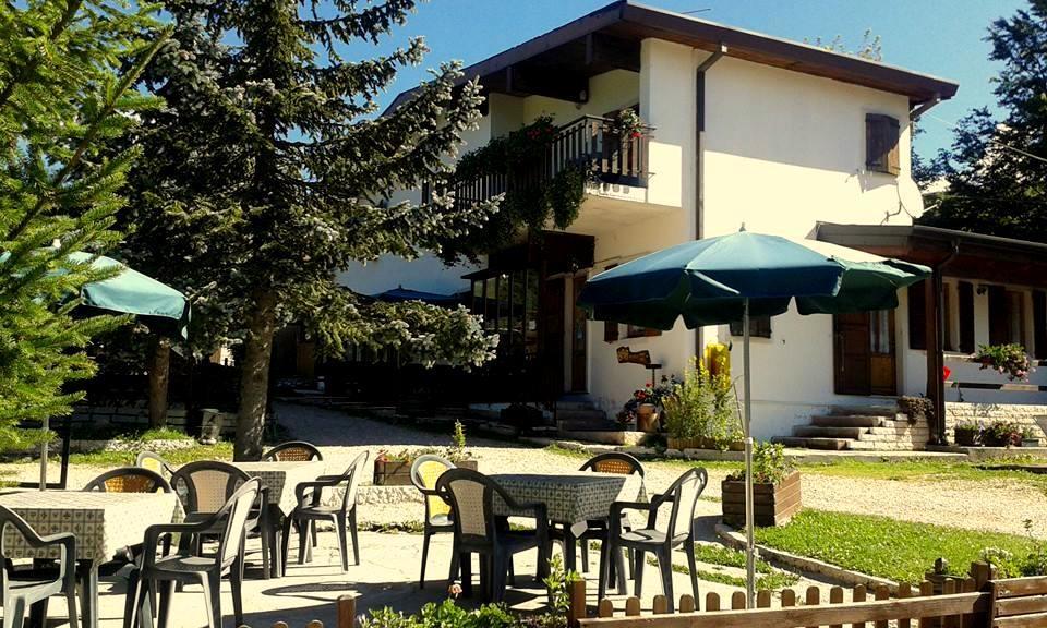 Campeggio Branchetto Bosco Chiesanuova Ngoại thất bức ảnh